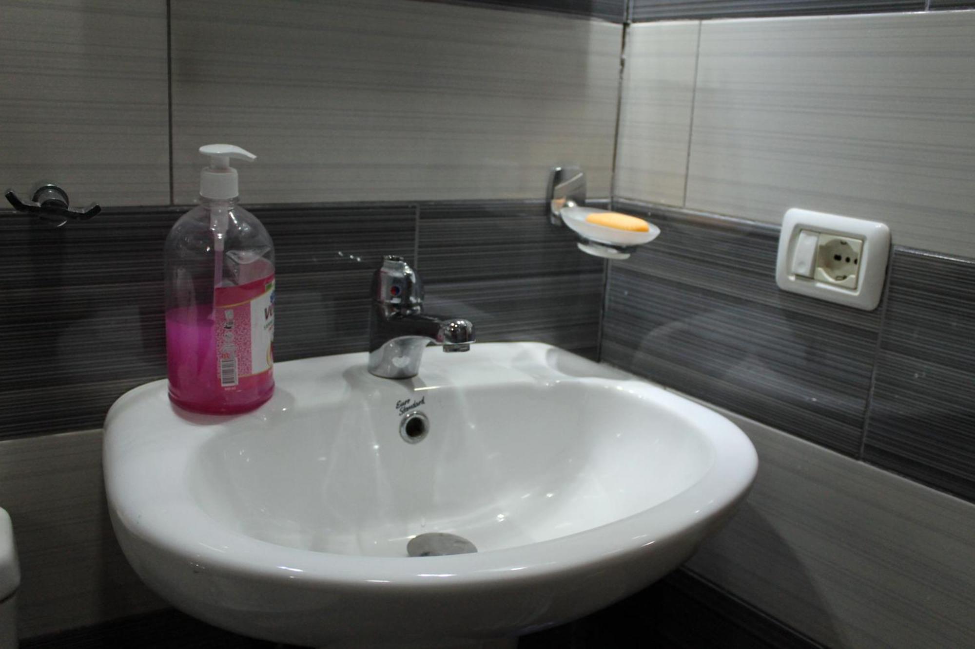 Tomor Shehu Guest House Берат Екстер'єр фото