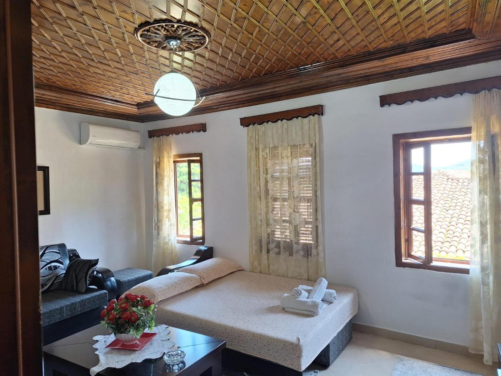 Tomor Shehu Guest House Берат Екстер'єр фото