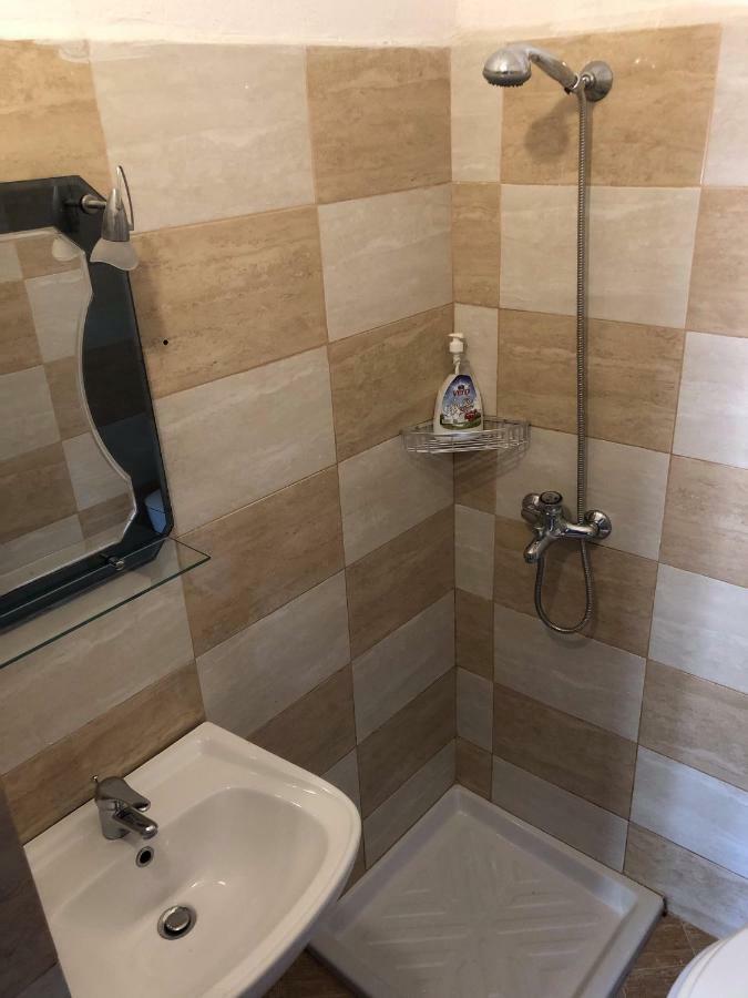 Tomor Shehu Guest House Берат Екстер'єр фото